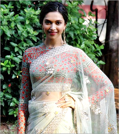 Stunning Deepika Padukone (Source: fashionlady.in)