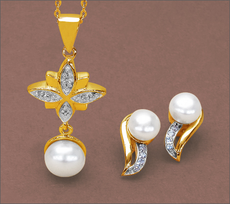 Gorgeous Pearl Jewellery Set