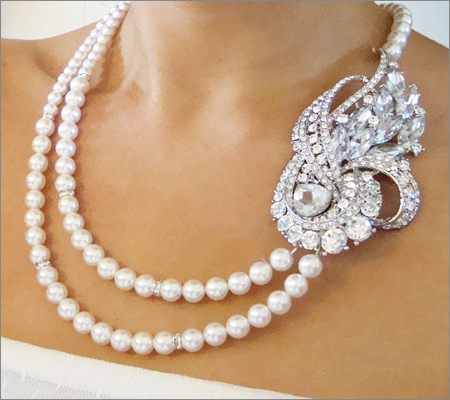 Necklaces in Silver Shades (Source: mireasa-perfecta.ro)