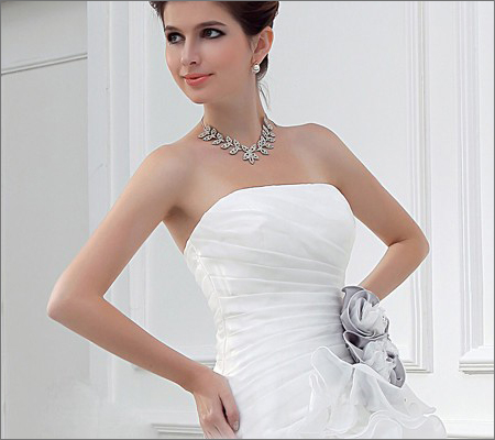 Strapless white chic dress (Source: aliexpress.com)
